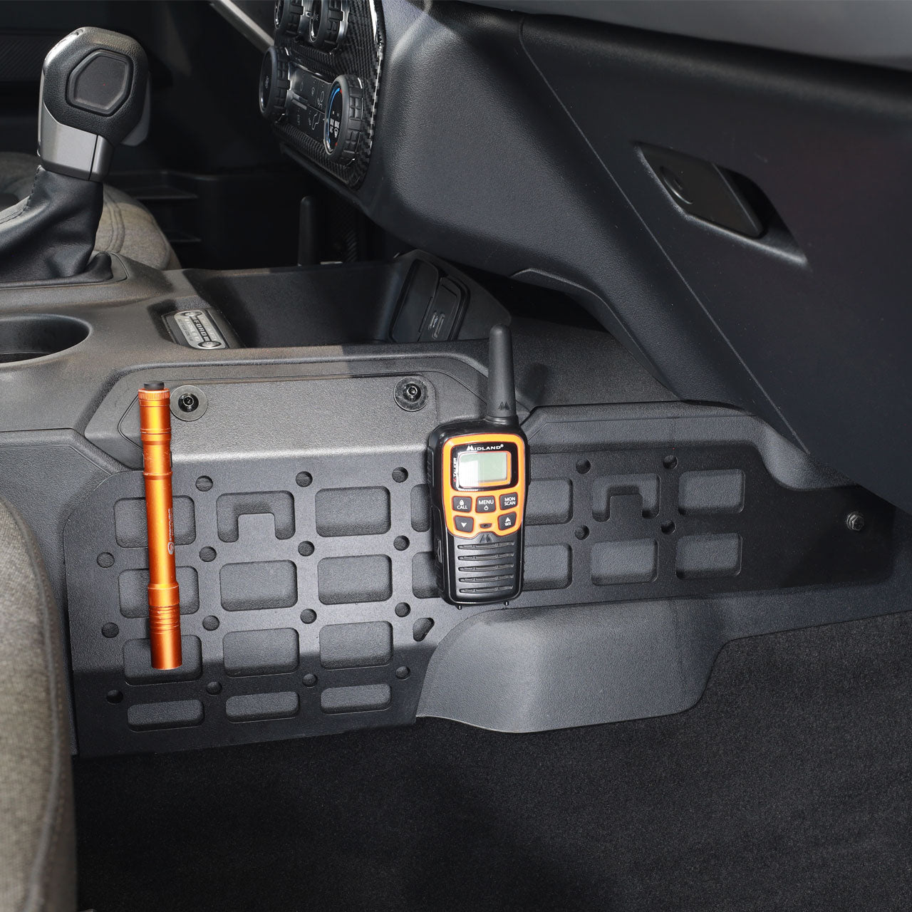 IAG-ACC-F3027-01.jpg