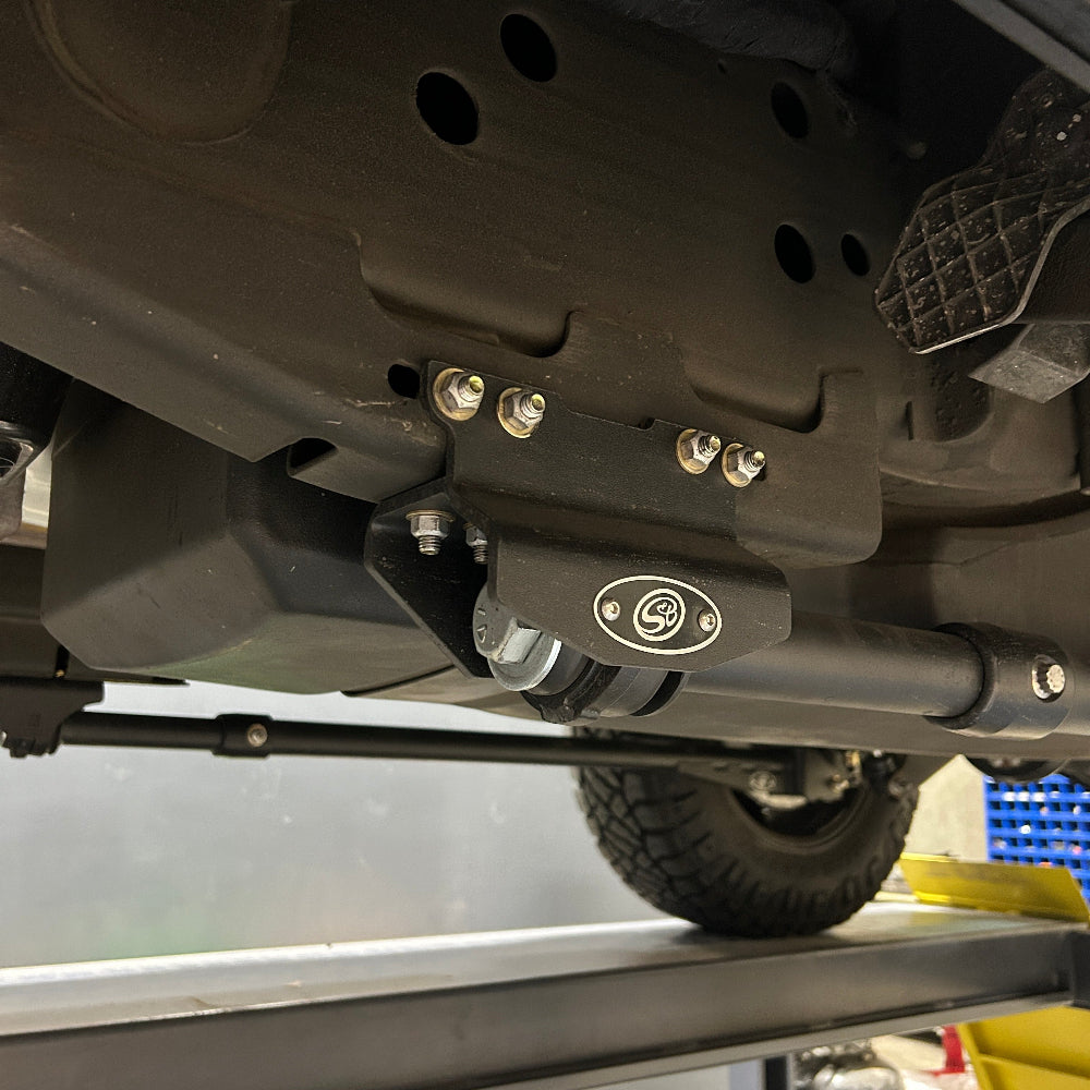 S&amp;B Under Frame Traction Bar Mount Kit - 101022