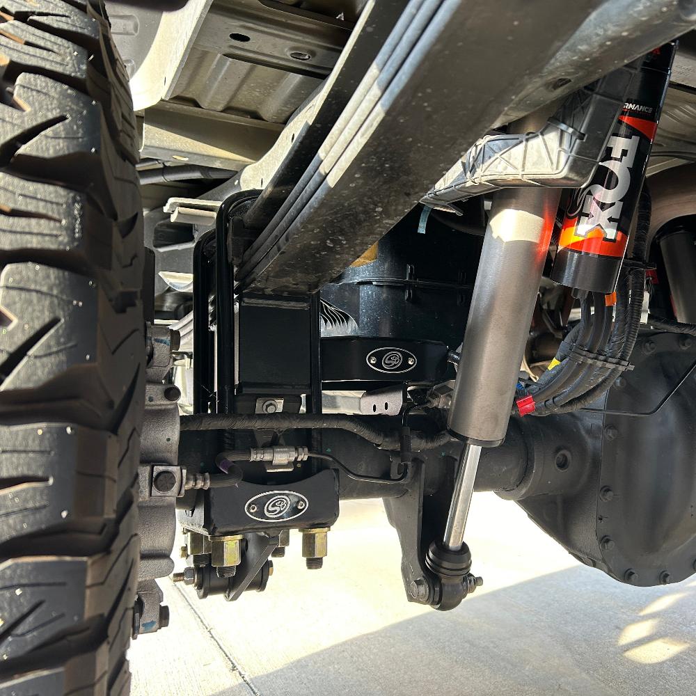 S&amp;B Under Axle Bar Mounts, 4-1/4in &amp; 4-1/2in Axle, U-Bolts Down - 101045
