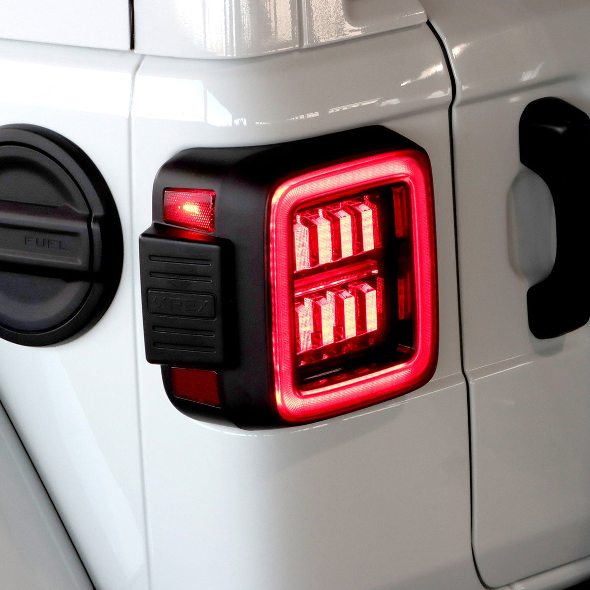AlphaRex 2018+ Jeep Wrangler JL NOVA-Series Prismatic LED Tail Lights - Black/Red - 602040