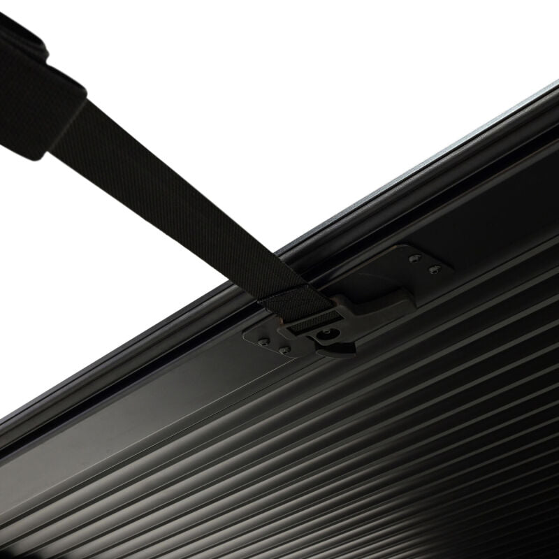 Westin 19-26 GM Silverado/Sierra 2500/3500 6ft 6in Bed Manual Retractable Tonneau Cover - Black - 19-63995