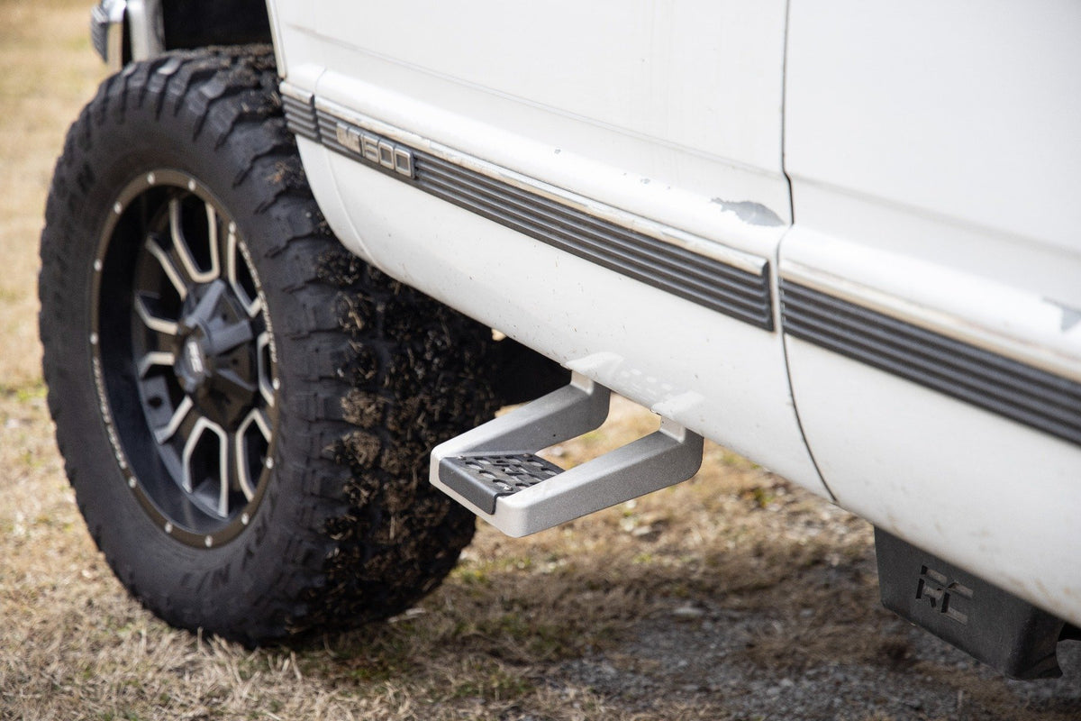 Single Hoop Step | Universal | Alum | Pair | Multiple Makes &amp; Models (Chevy/Ford/GMC/Ram)