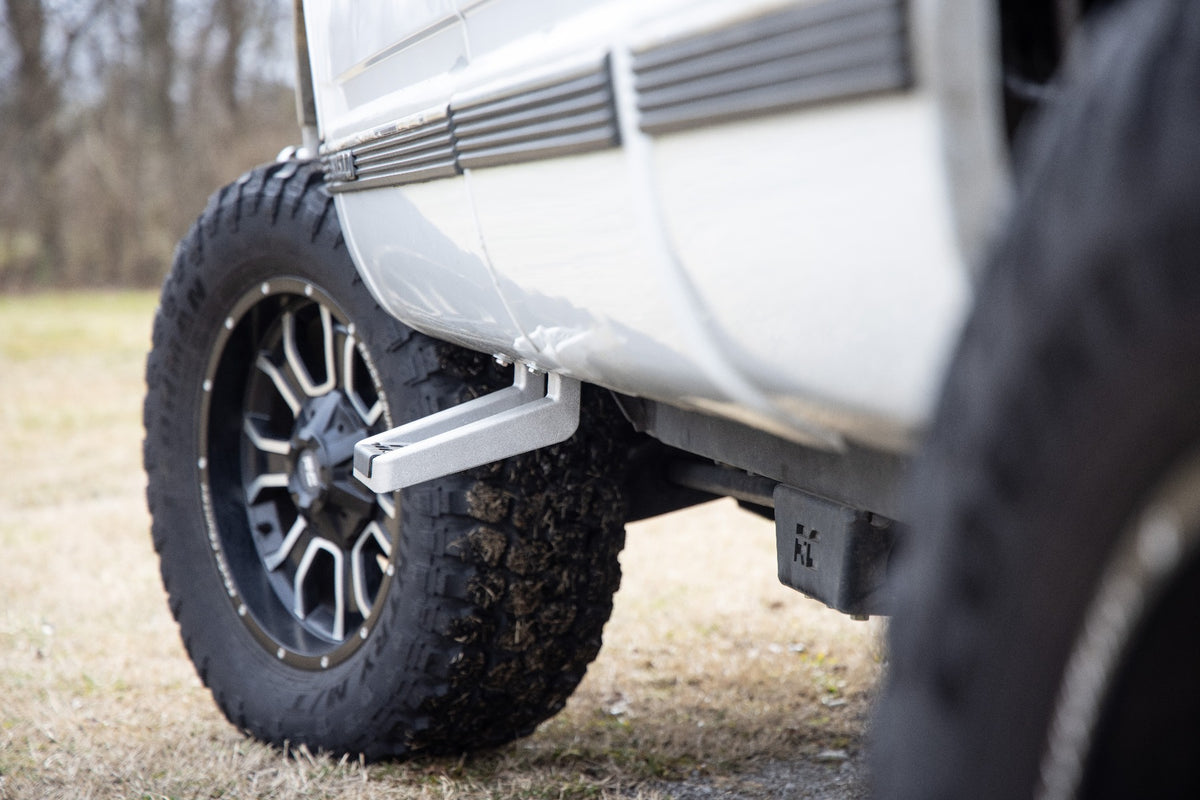 Single Hoop Step | Universal | Alum | Pair | Multiple Makes &amp; Models (Chevy/Ford/GMC/Ram)