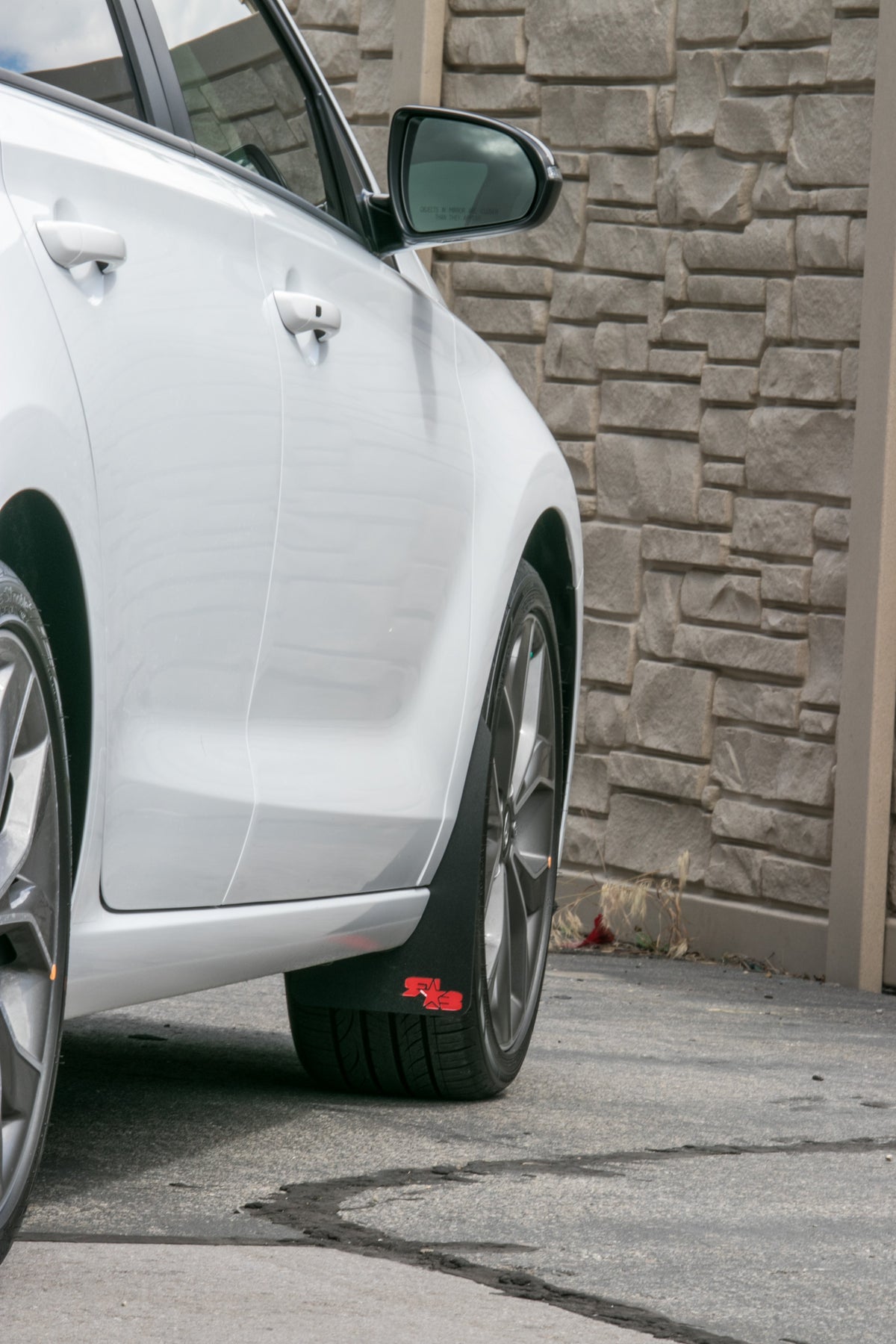 2019 Elantra Featuring ORIGINAL length Rokblokz Mud flaps in Black