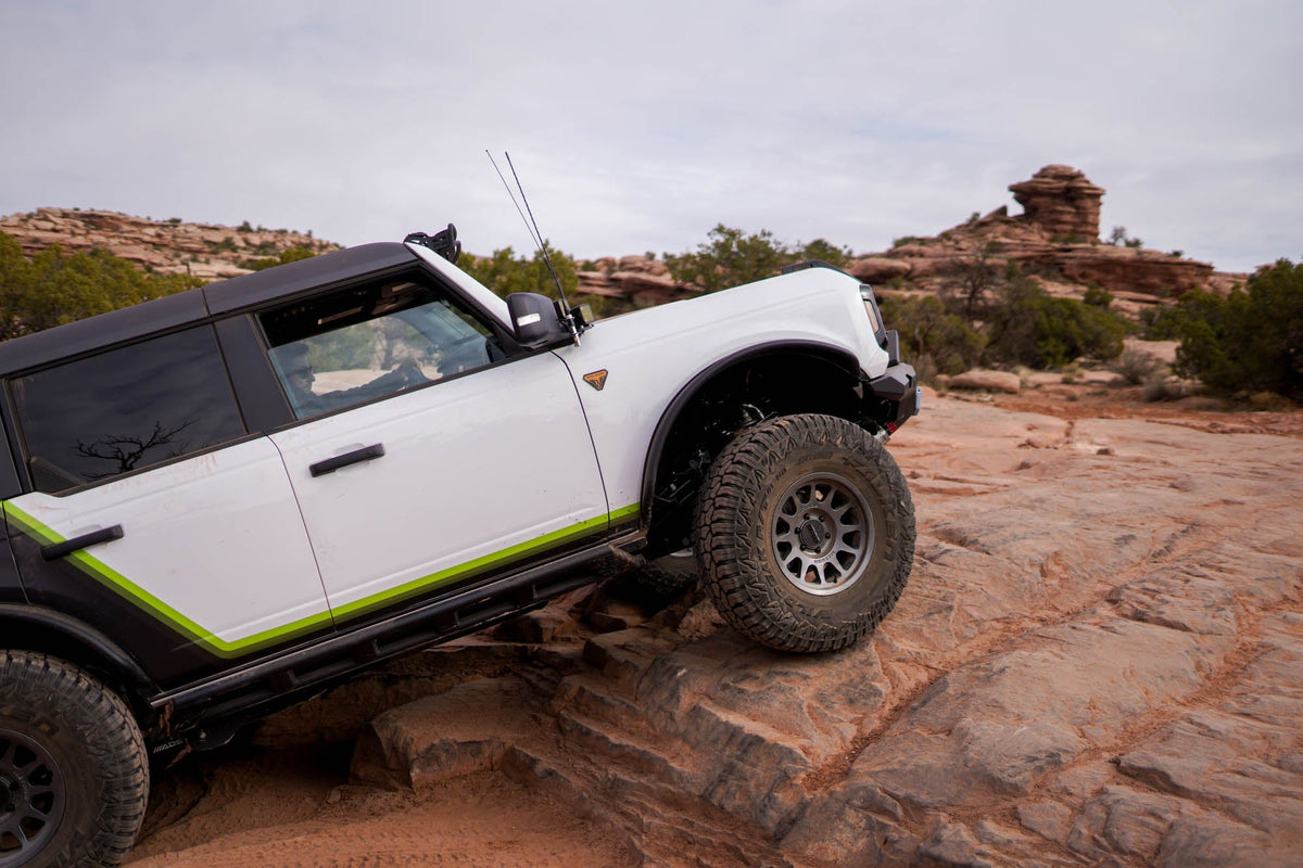 DV8 Offroad - 2021-2026 Ford Bronco | FS-15 4-Door Rock Sliders V2 - SRBR-07