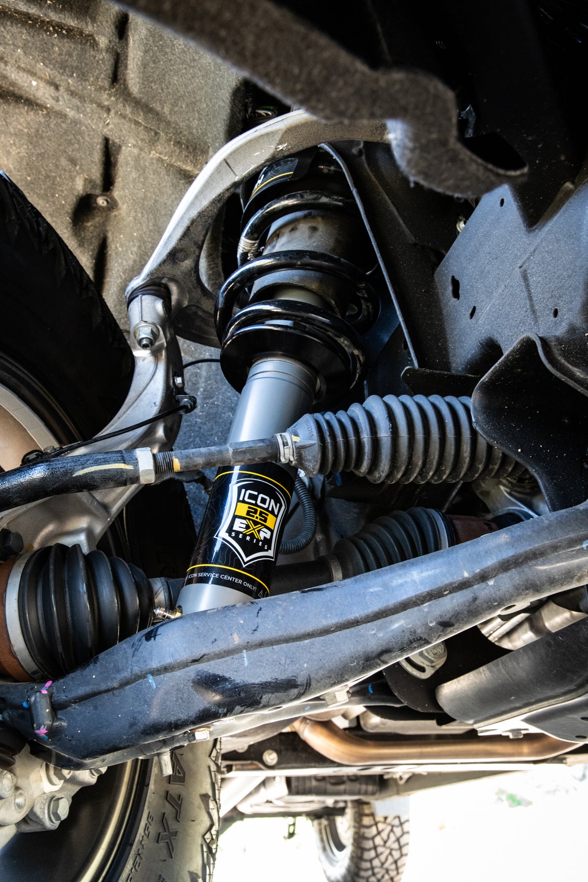 ICON 19-23 GM 1500 2.38-3.75in Stage 2 EXP Suspension System w/ Billet UCA - K73072