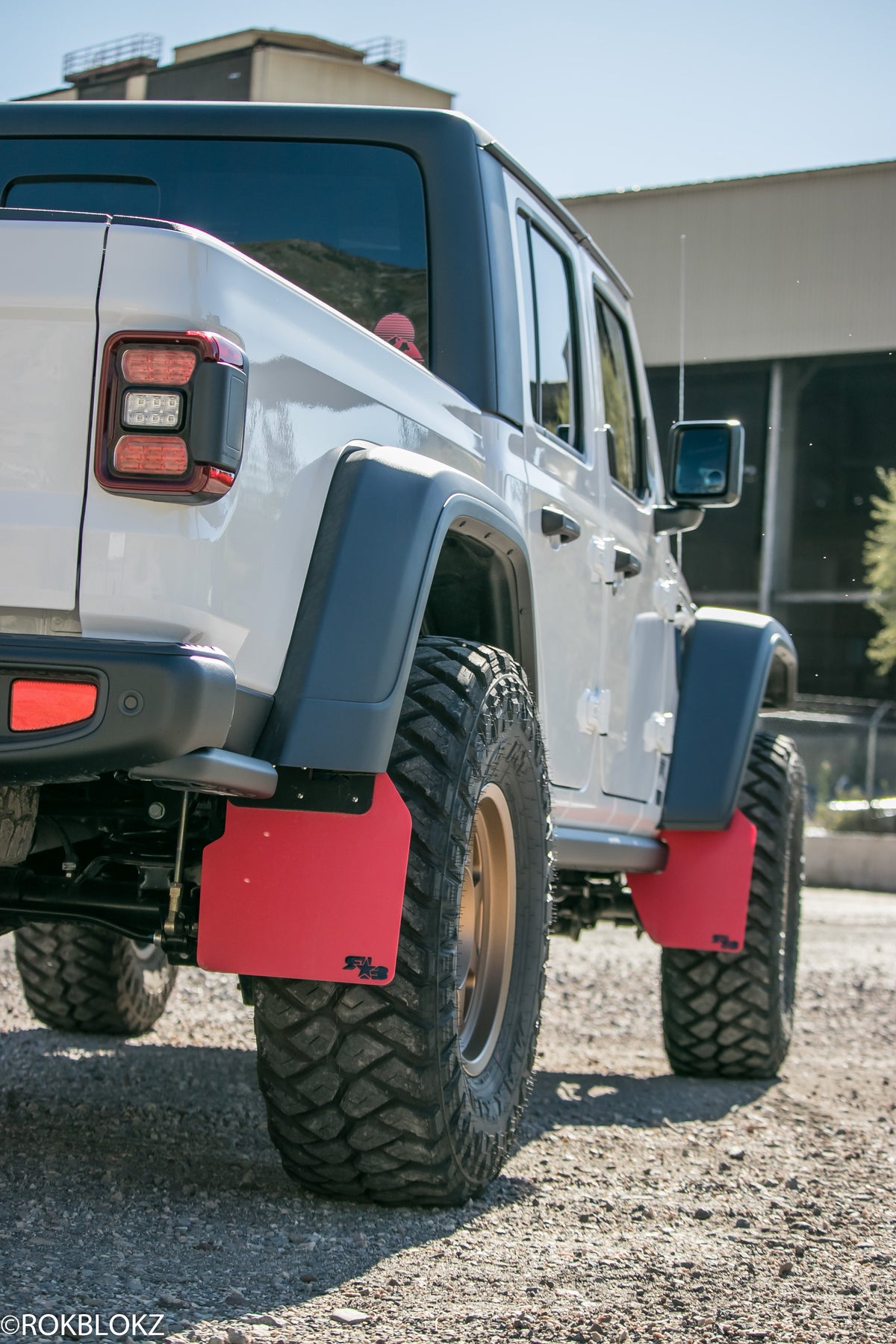 XL ORIGINAL FLAPS on 2020 Gladiator w/ 3.5&quot; lift, 37&quot; Maxxis Razor tires on Method Wheels