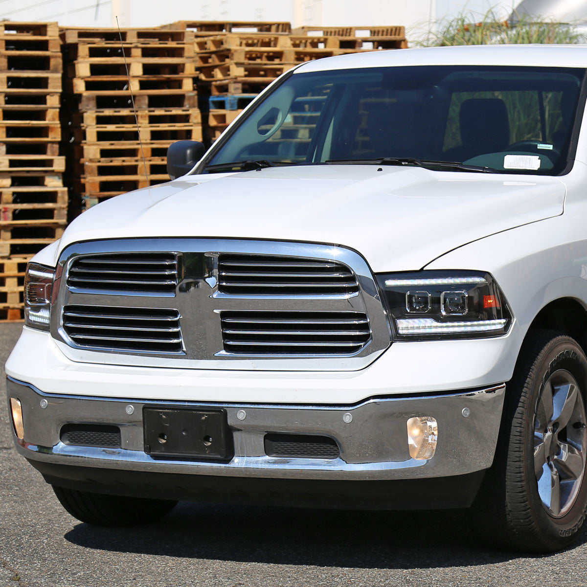Spec-D Tuning - 2009-2018 Dodge RAM 1500  / 2019-2021 RAM Classic / 2010-2018 RAM 2500 3500 Switchback Sequential Projector Headlights (Matte Black Housing/Clear Lens) - 2LHP-RAM09JMG7-SQ-RS