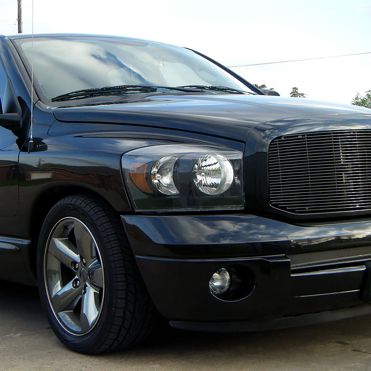 Spec-D Tuning - 2006-2008 Dodge RAM 1500/ 2006-2009 RAM 2500 3500 Factory Style Crystal Headlights (Matte Black Housing/Clear Lens) - 2LH-DGP06JM-RS
