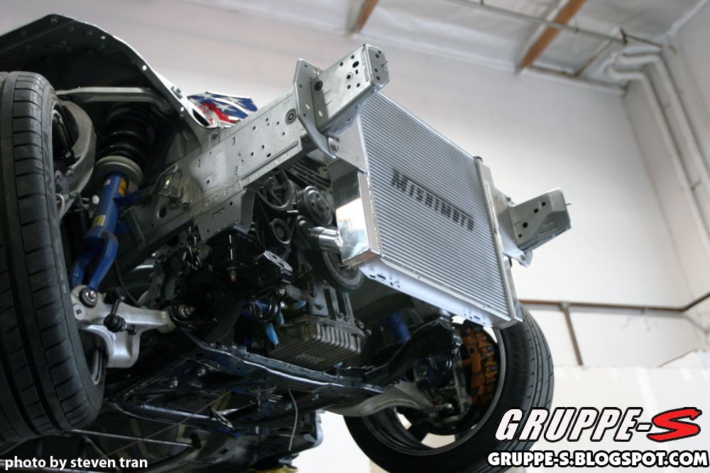 Mishimoto Universal Dual Pass Race Radiator 27x19x3 Inches Aluminum Radiator - MMRAD-DBP-26 by Mishimoto - package contents