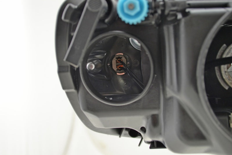 Hella 08-10 Vw Touareg Bi-Xenon Headlamp Lh - 009452171