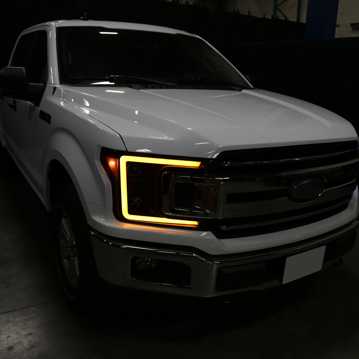 Spec-D Tuning - 2018-2020 Ford F-150 Projector Headlights w/ Amber LED Sequential Turn Signal Lights (Matte Black Housing / Clear Lens) - 4LHP-F15018JM-SQ-RS