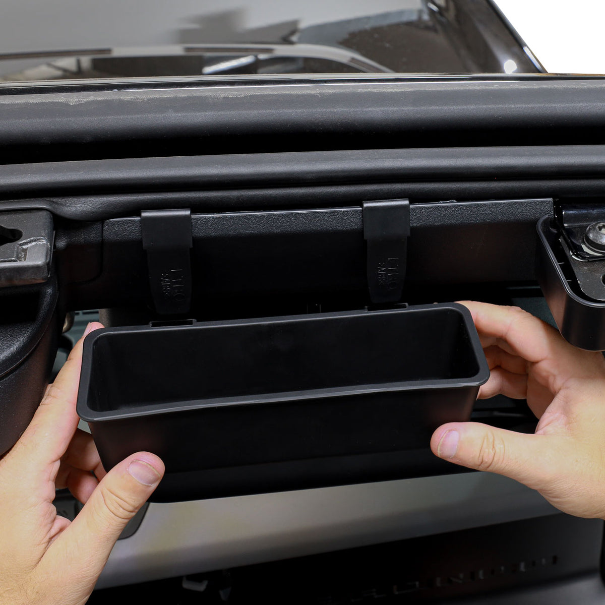 IAG-ACC-F3033-04.jpg