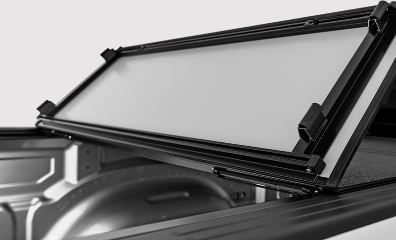 Access LOMAX Stance Hard Cvr 2020-25 Jeep Gladiator 5ft Box (w/ Hard Top & Rail Trail) -Carbon Fiber - G5070029