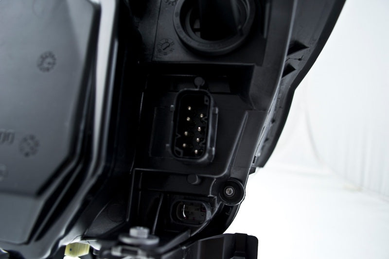 Hella 2005-2007 BMW 525i M5 Xenon Headlight Assembly - H11077021