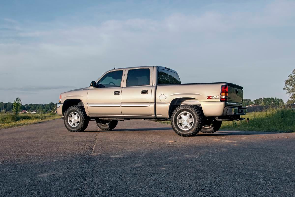 1.5-2 Inch Leveling Kit | Chevy/GMC Sierra 1500/Silverado 1500/Tahoe/Yukon (99-06 &amp; Classic)