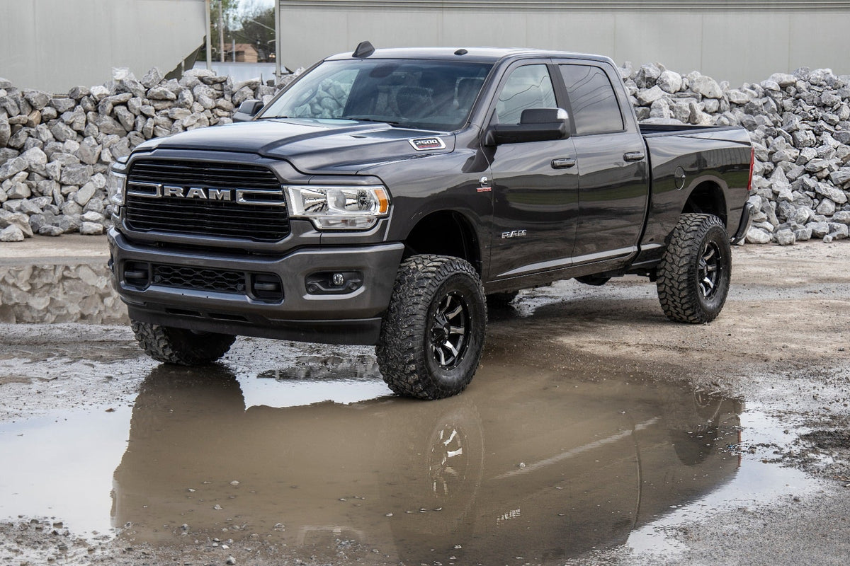 Rough Country - 2.5 Inch Leveling Kit - RR Coil - M1 - Ram 2500 (14-25)/3500 (13-25) - 37741 by Rough Country - close-up