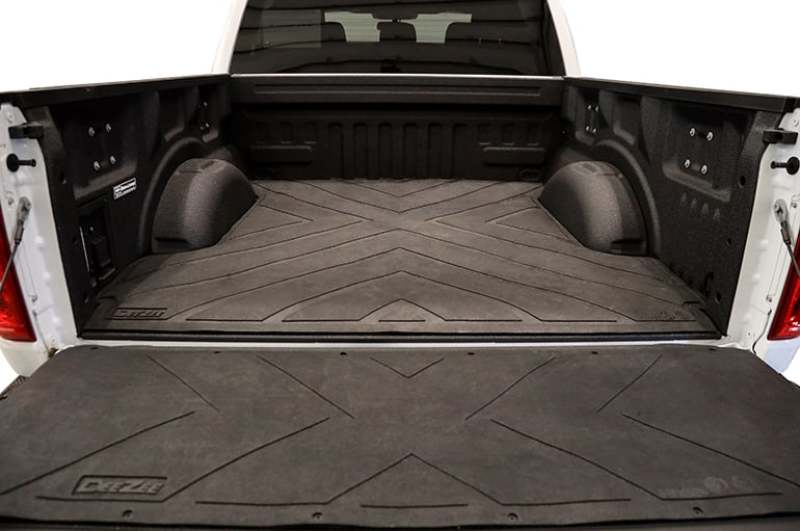 Deezee 19-23 Chevrolet Silverado Heavyweight Bed Mat - Custom Fit 5 1/2Ft Bed (X Pattern) - DZ77019