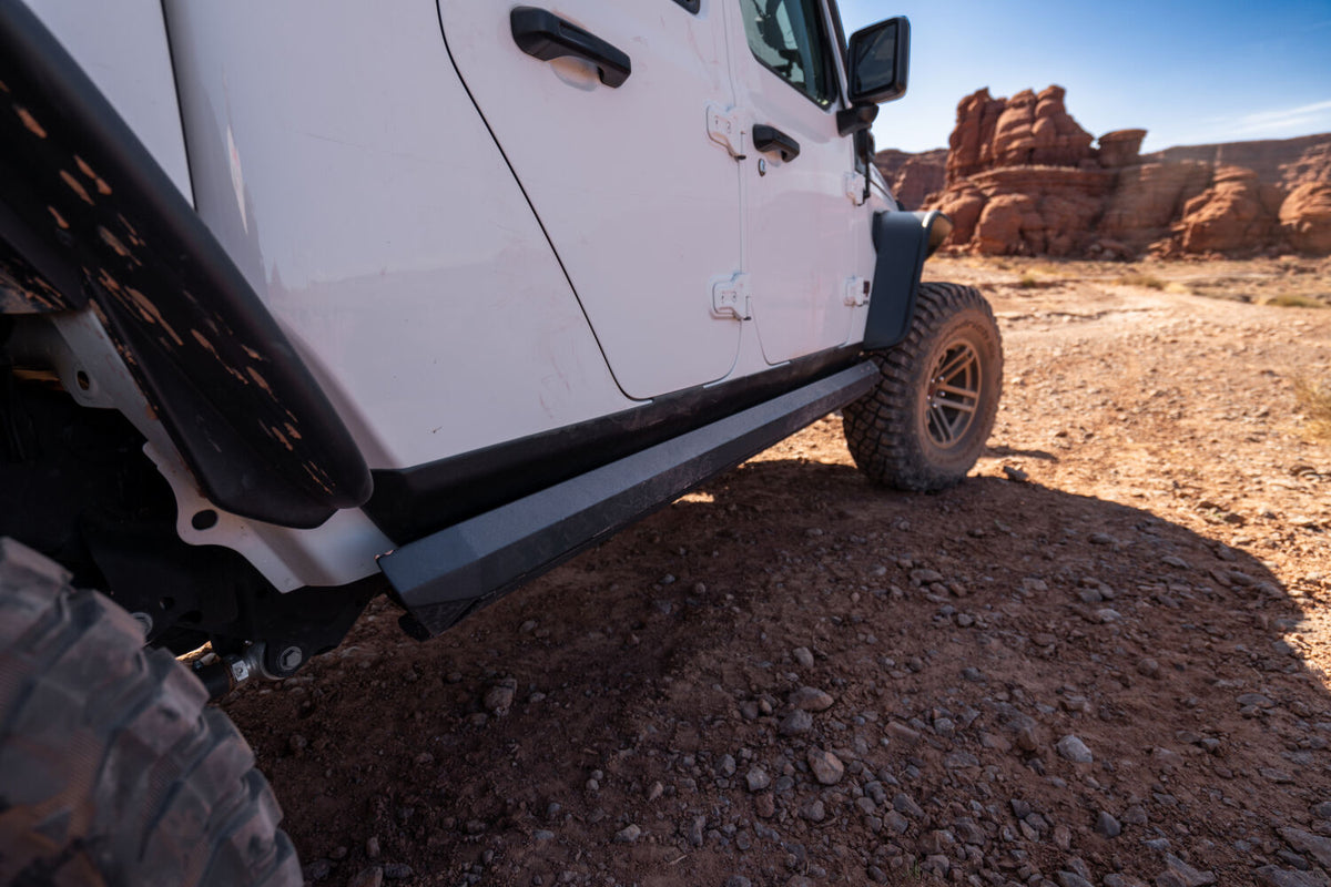 AMP Research 20-25 Jeep JT Gladiator (Launch/Overlnd/Rubicon/Sport/Sport S) PowerStep XL - Black - 77135-01A