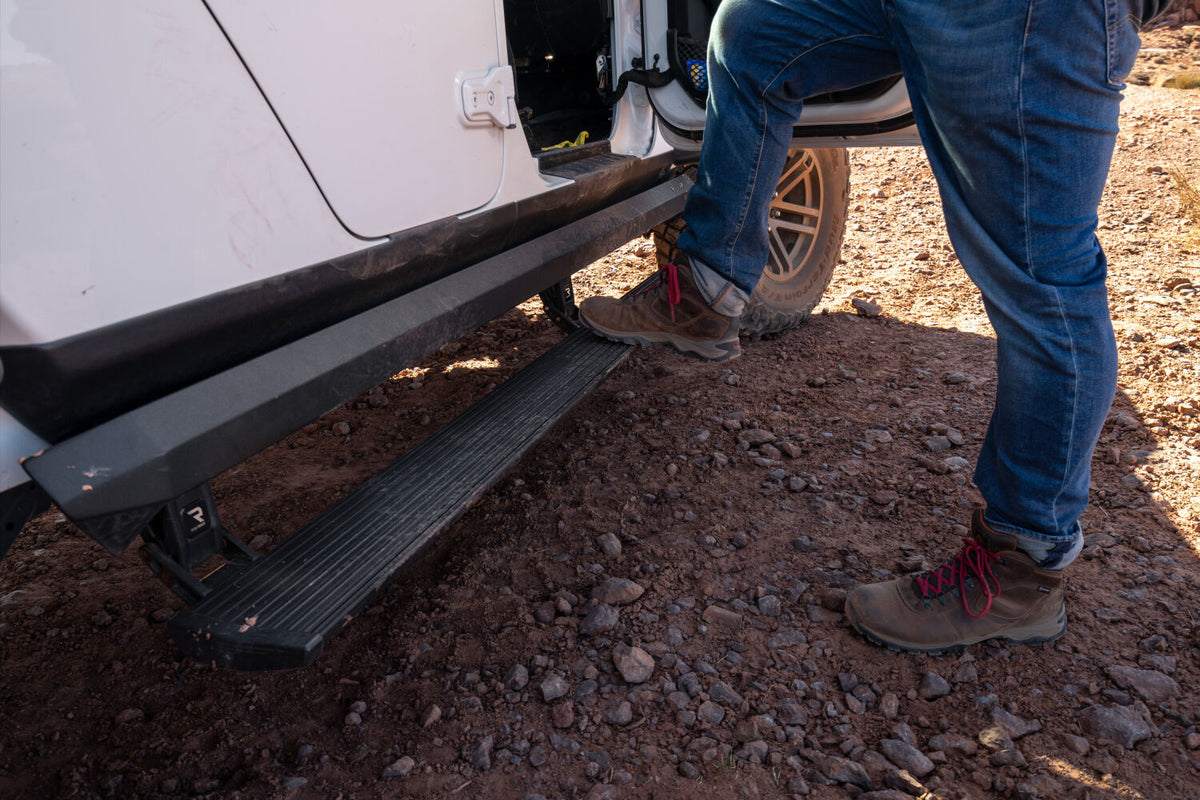 AMP Research 20-25 Jeep JT Gladiator (Launch/Overlnd/Rubicon/Sport/Sport S) PowerStep XL - Black - 77135-01A