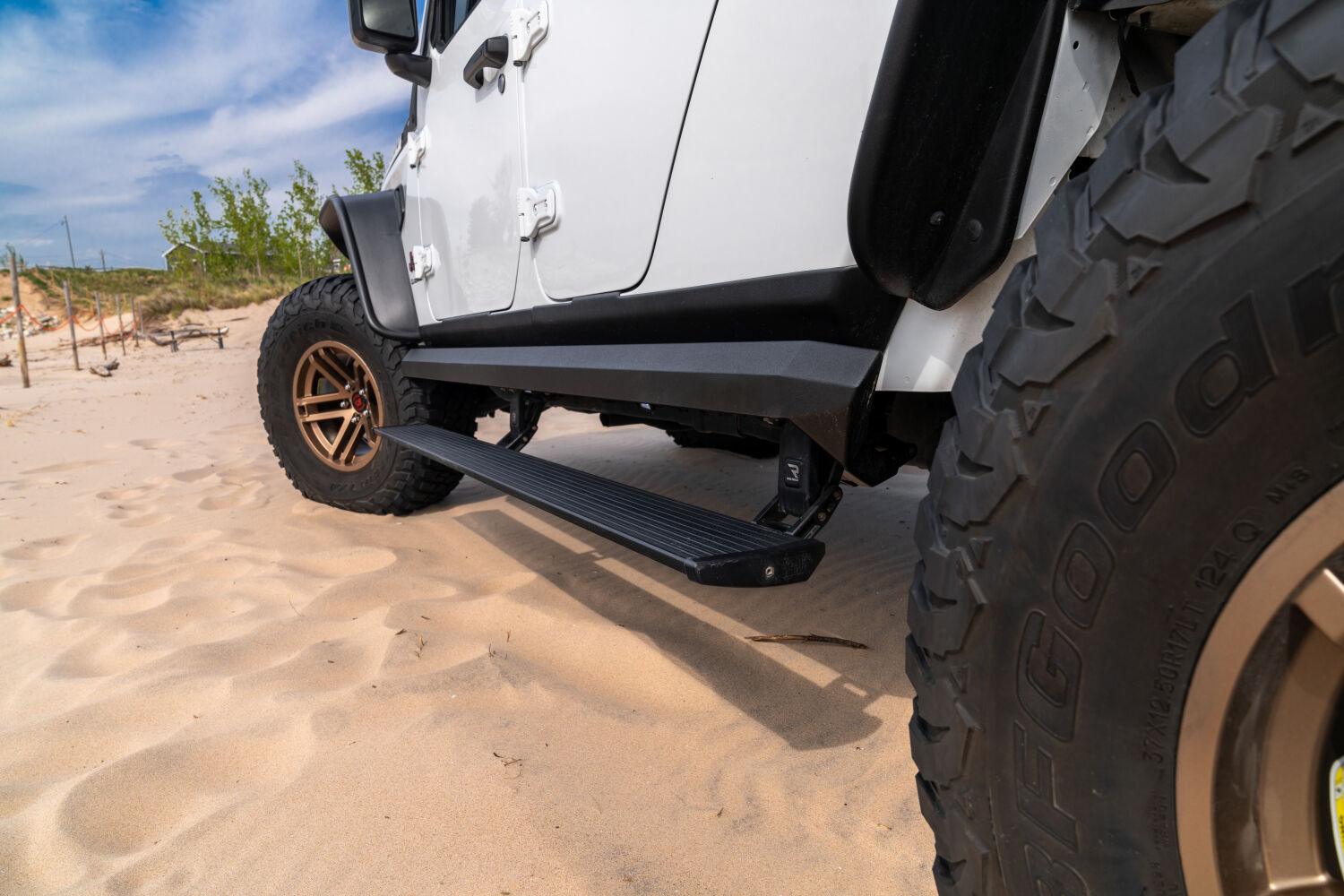 AMP Research 2007-2018 Jeep Wrangler JKU 4DR PowerStep XL - Black (Incl OEM Style Illumination) - 77122-01A for 2007-2018 Jee