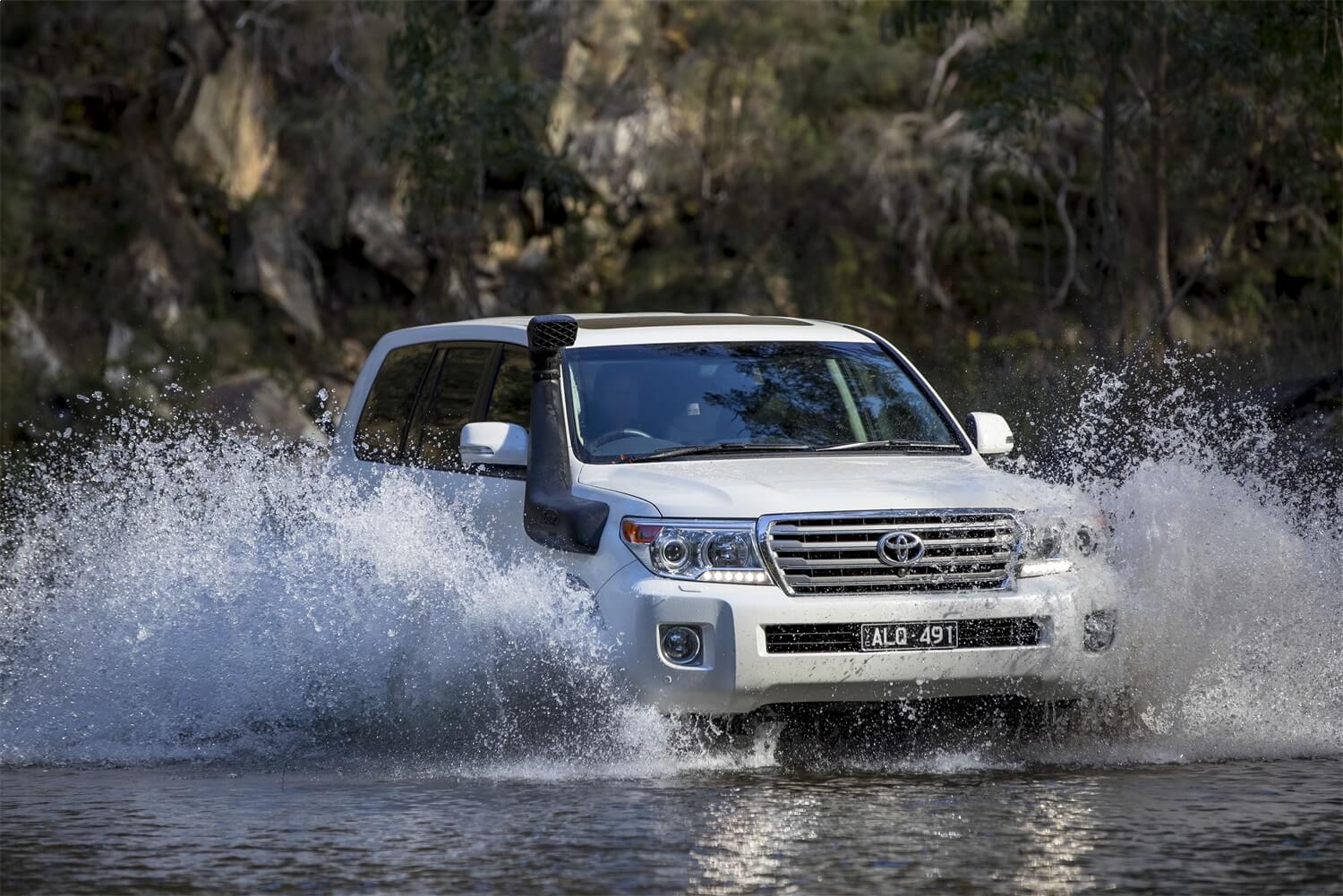 ARB Safari 4X4 Snorkel Armax 08-11 Toyota Land Cruiser 200 Series - SS89HPE for 2016-2021 Toyota Land Cruiser - front view