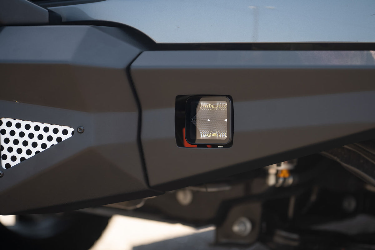 DV8 Offroad - Be3ew40w Universal 3 Inch Cube LED Light With Flood Pattern And Post Mount - BE3EW40W