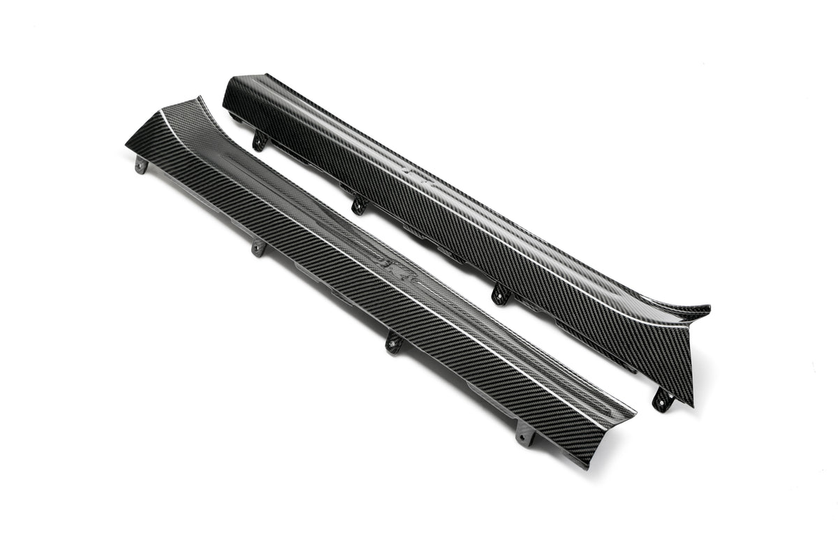 Seibon 09-10 Nissan GTR R35 OEM Style Carbon Fiber Door Sills (Pair) - DS0910NSGTR