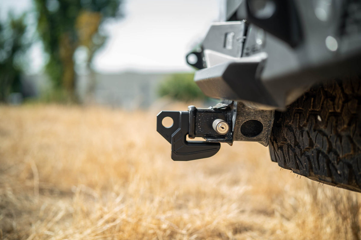 DV8 Offroad - DV8 Xtract 2" Hitch Skid Plate - UNHS-01RW