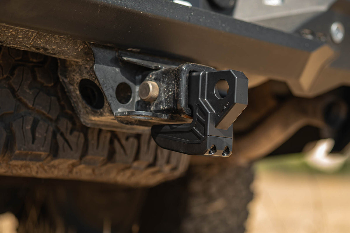 DV8 Offroad - DV8 Xtract 2" Hitch Skid Plate - UNHS-01RW