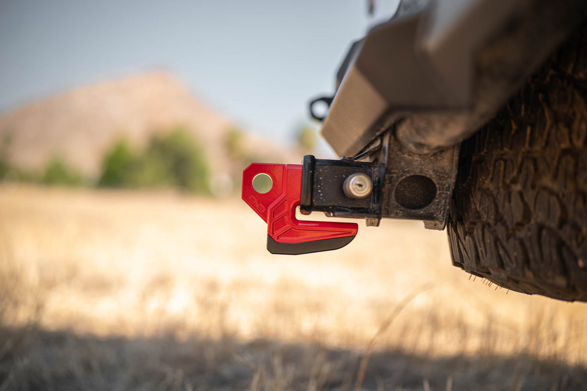 DV8 Offroad - DV8 Xtract 2" Hitch Skid Plate - UNHS-01RW