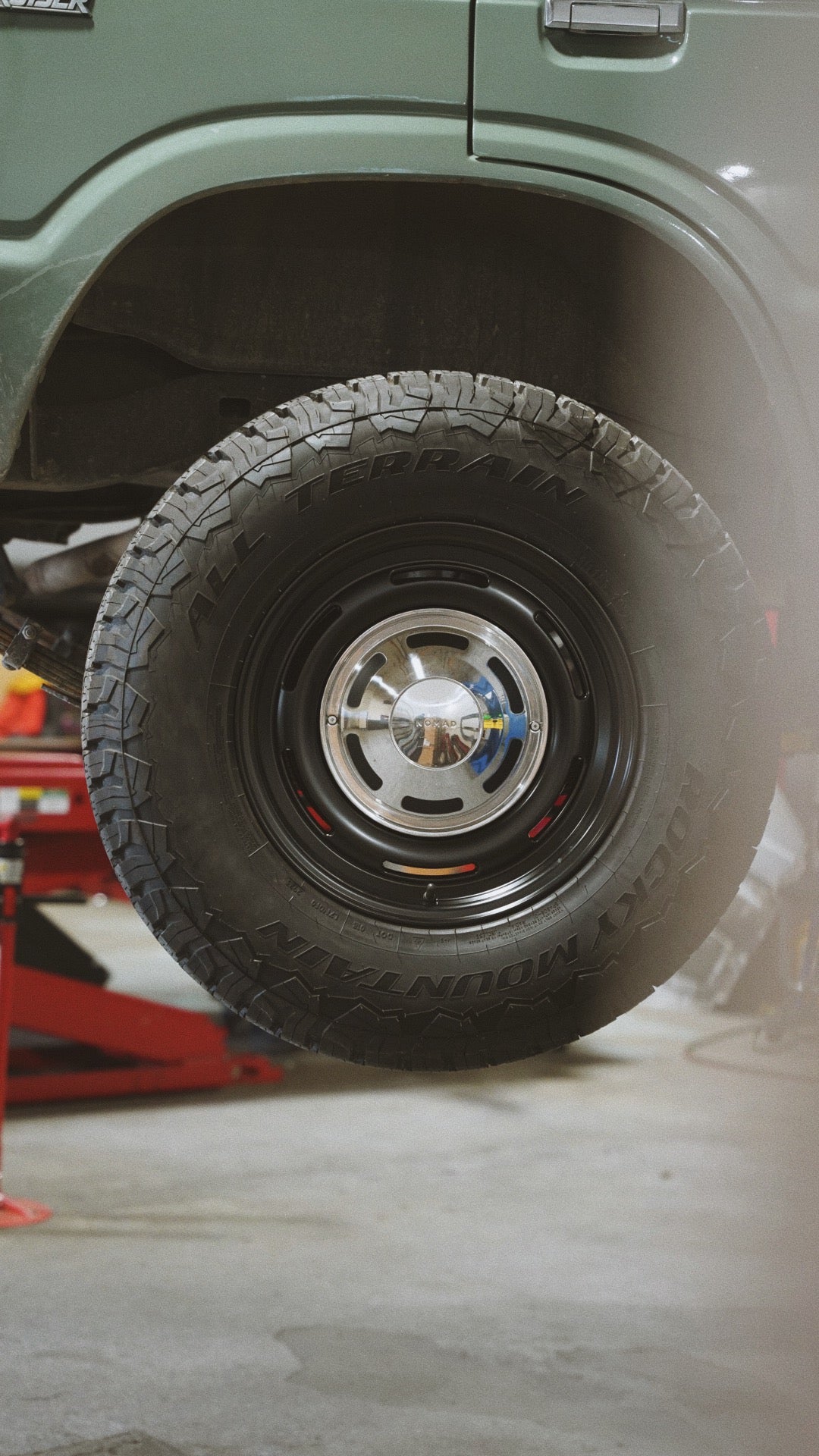 Nomad N504SB Field 17x8.5in / 5X150 BP / 35mm Offset / 110.5mm Bore