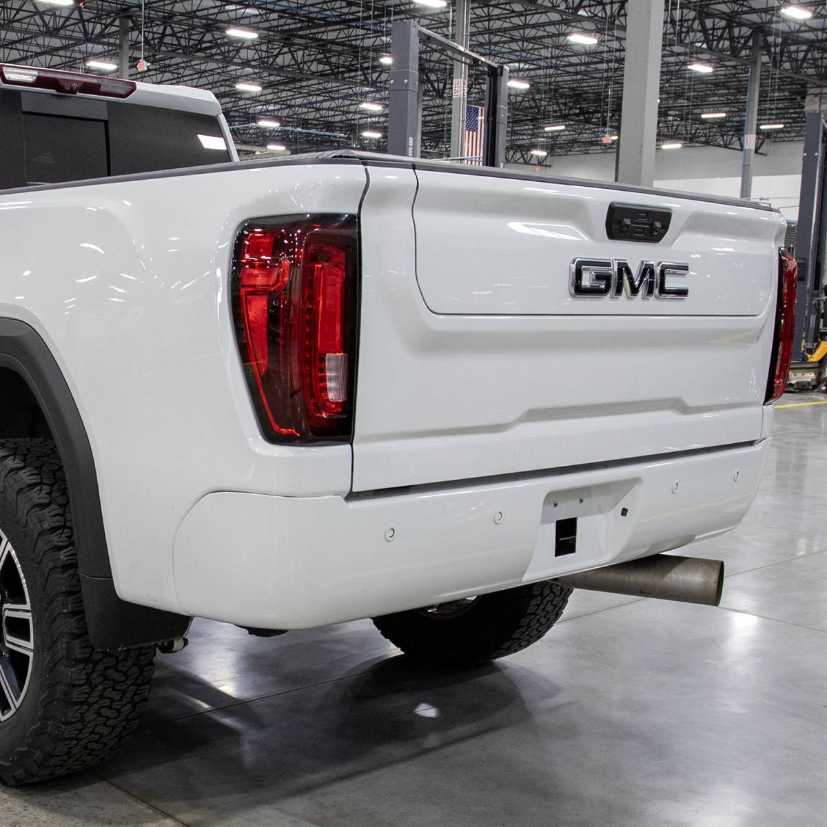 Wehrli Big Hitch Products 20-24 GMC 2500/3500 Fiberglass Roll Pan - BHP5007 - detail view