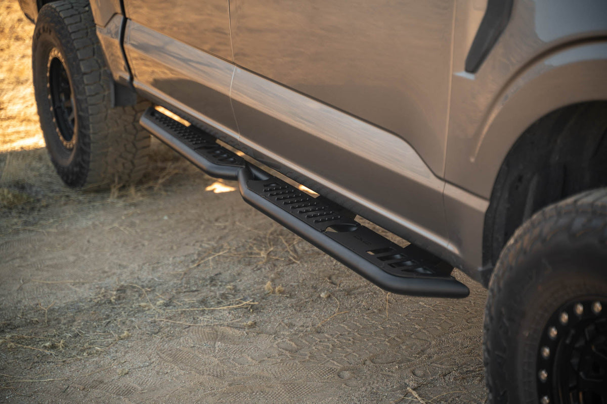 DV8 Offroad - 2015-2026 Ford F-150 Crew Cab & Raptor | OE Plus Side Steps - SRFF1-01