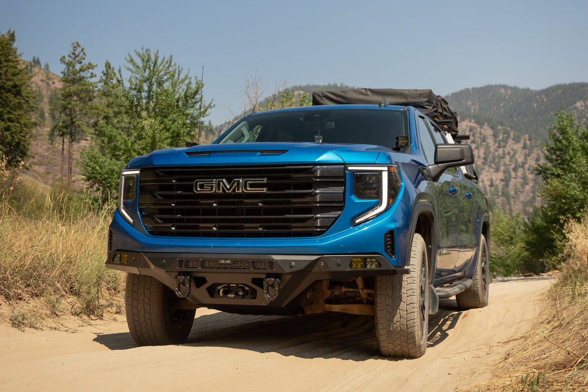 DV8 Offroad - 2019-2026 GMC Sierra 1500 & Chevrolet Silverado 1500 Crew Cab OE Plus Side Steps - SRCS1-01