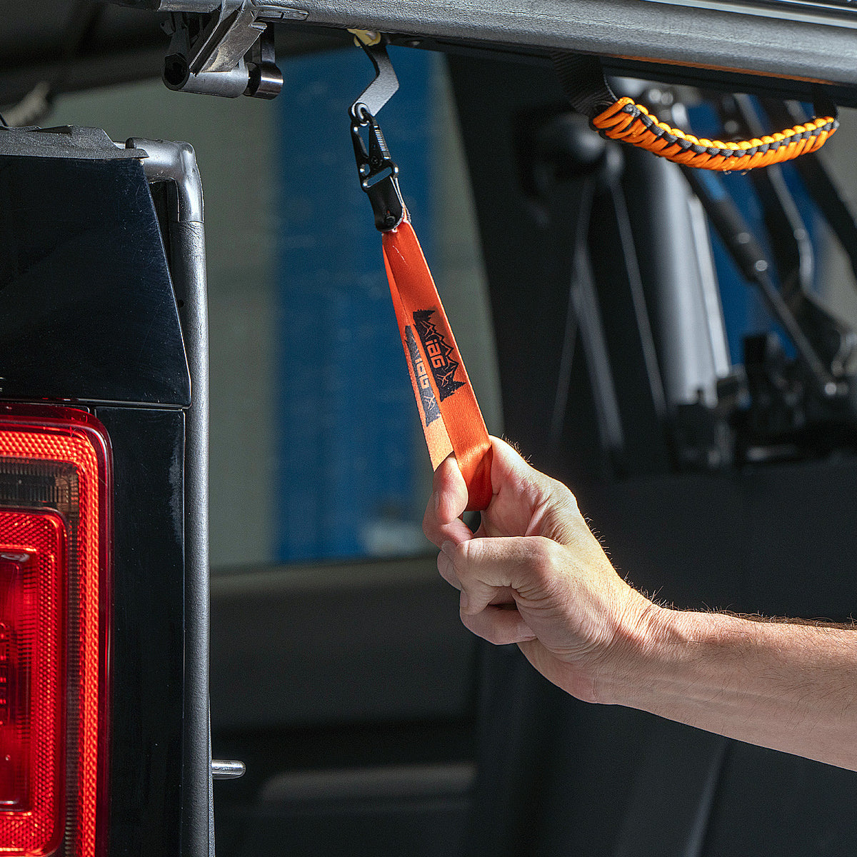 IAG EZ-Pull Soft Top Release For 2021-24 Ford Bronco 4 Door With Soft Top - IAG-BDY-F1004