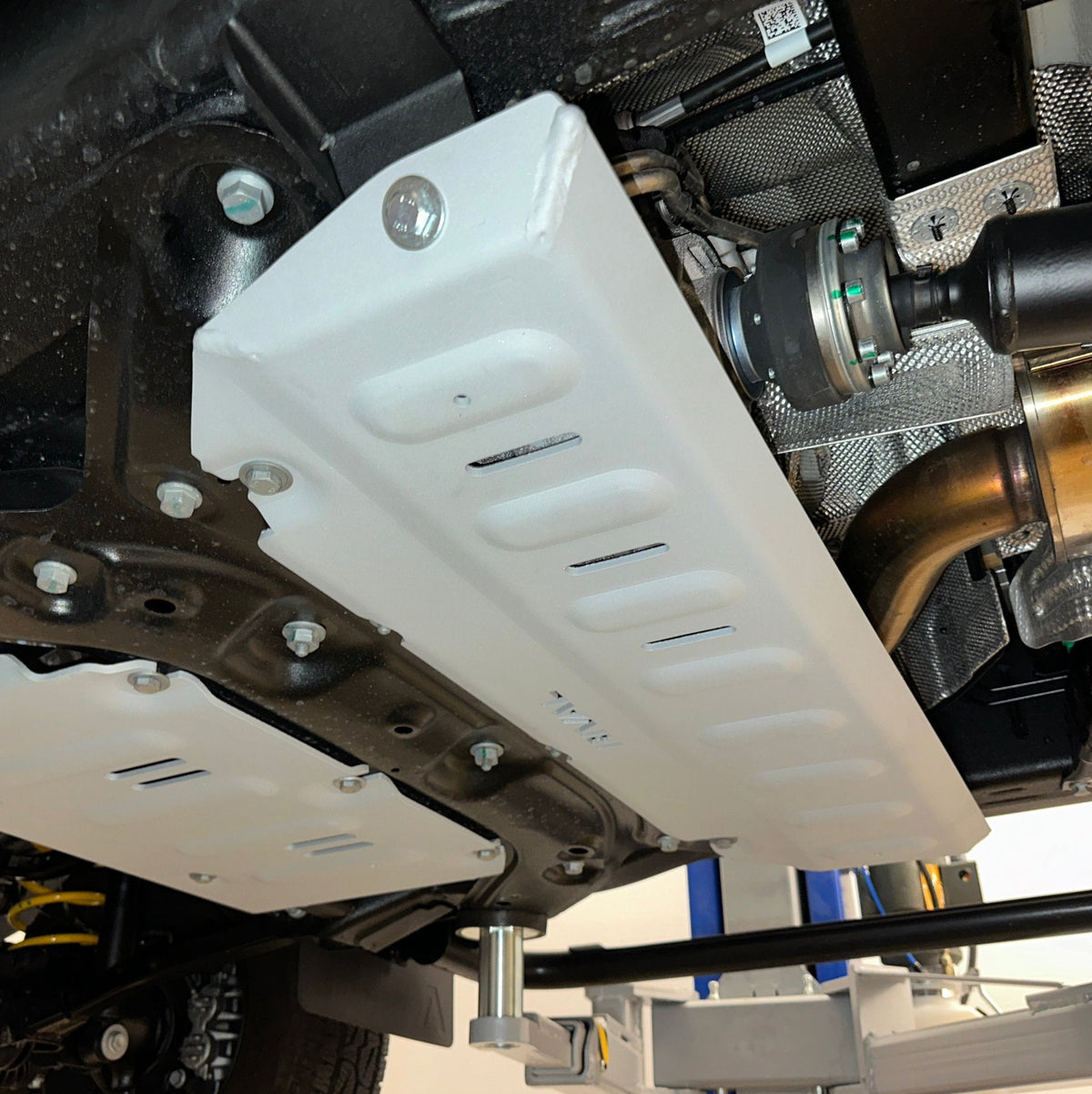 Rival  Aluminum Transfer Case Skid Plate - 2333.4502.2.6