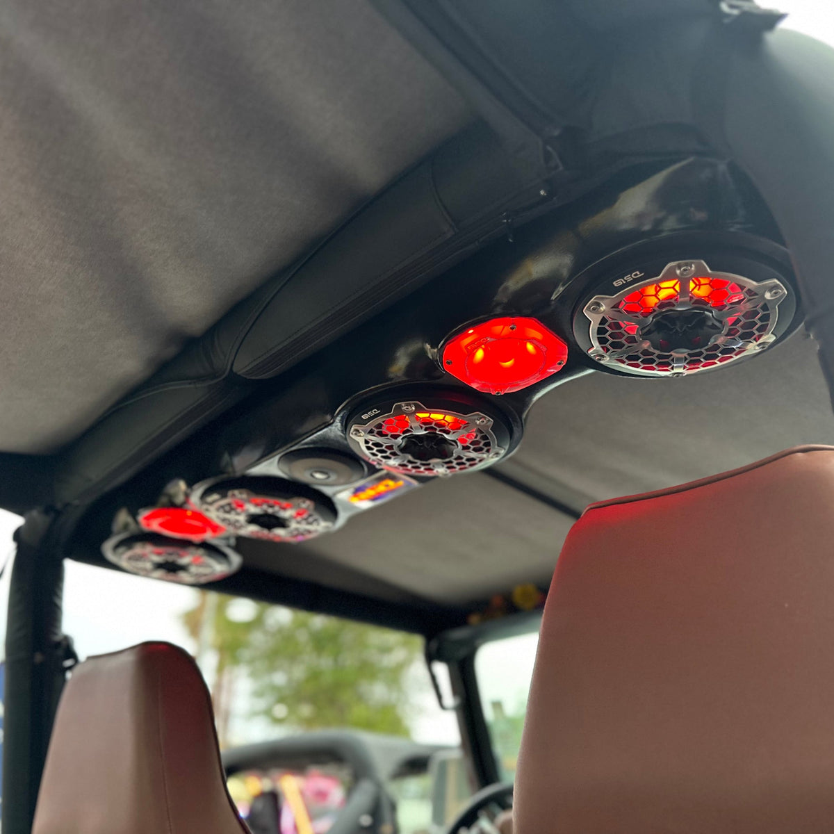 DS18 97-06 Jeep TJ Soundbar w/1 TJ-SBAR/BK/2 CF-65M/1 LC-RGB/1 AMPKIT4/1 NXL-X600.4D/2 PRO-TW3L - TJCOMBO/CF - angle view