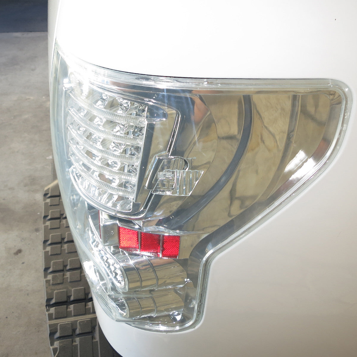 Spec-D Tuning - 2007-2013 Toyota Tundra LED Tail Lights (Chrome Housing/Clear Lens) - LT-TUN07CLED-JP