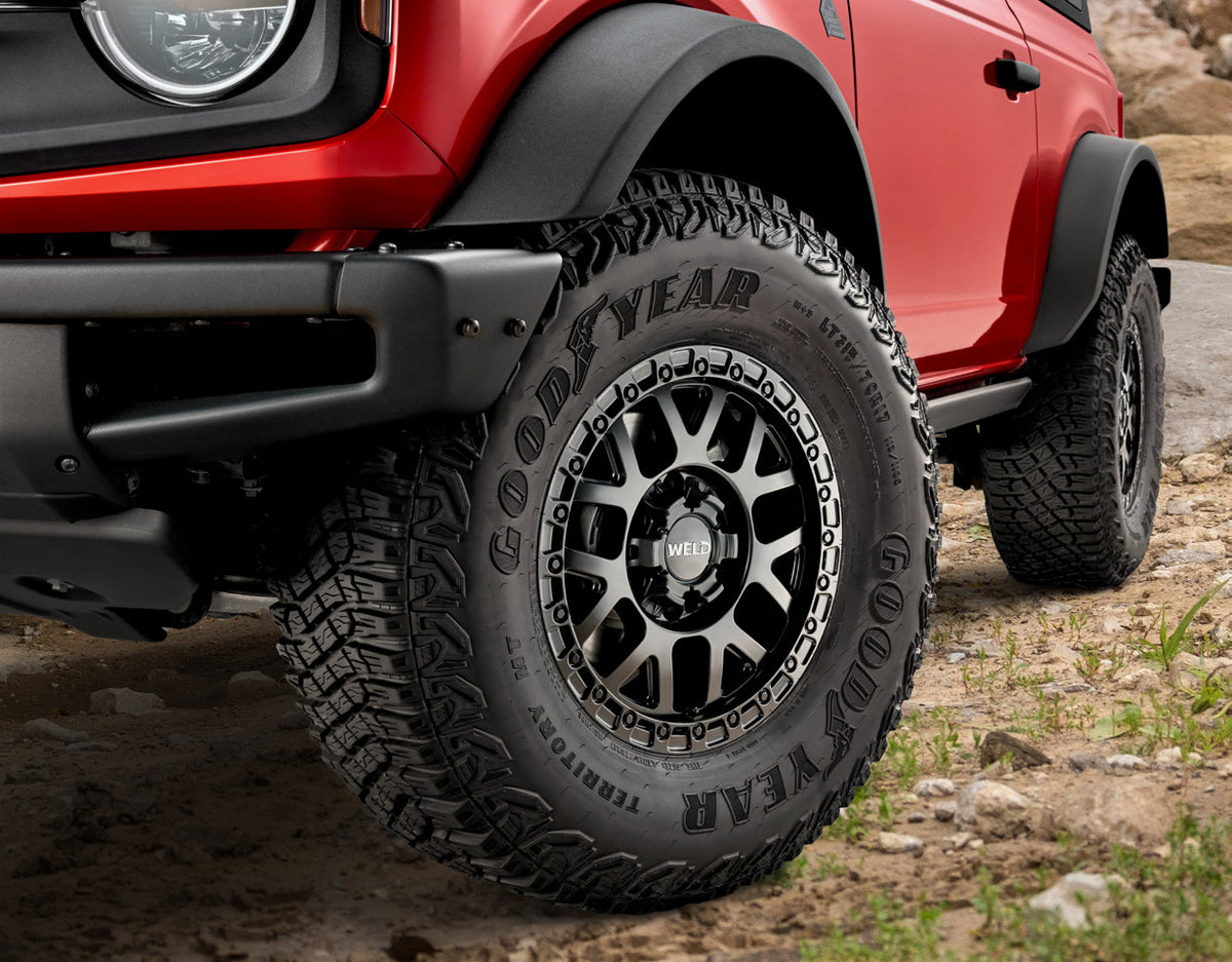 Ford Racing 21-25 Bronco (Excl Bronco Raptor) 17x8.5in Weld Cinch W104 Black Wheel - M-1007-W1785BL