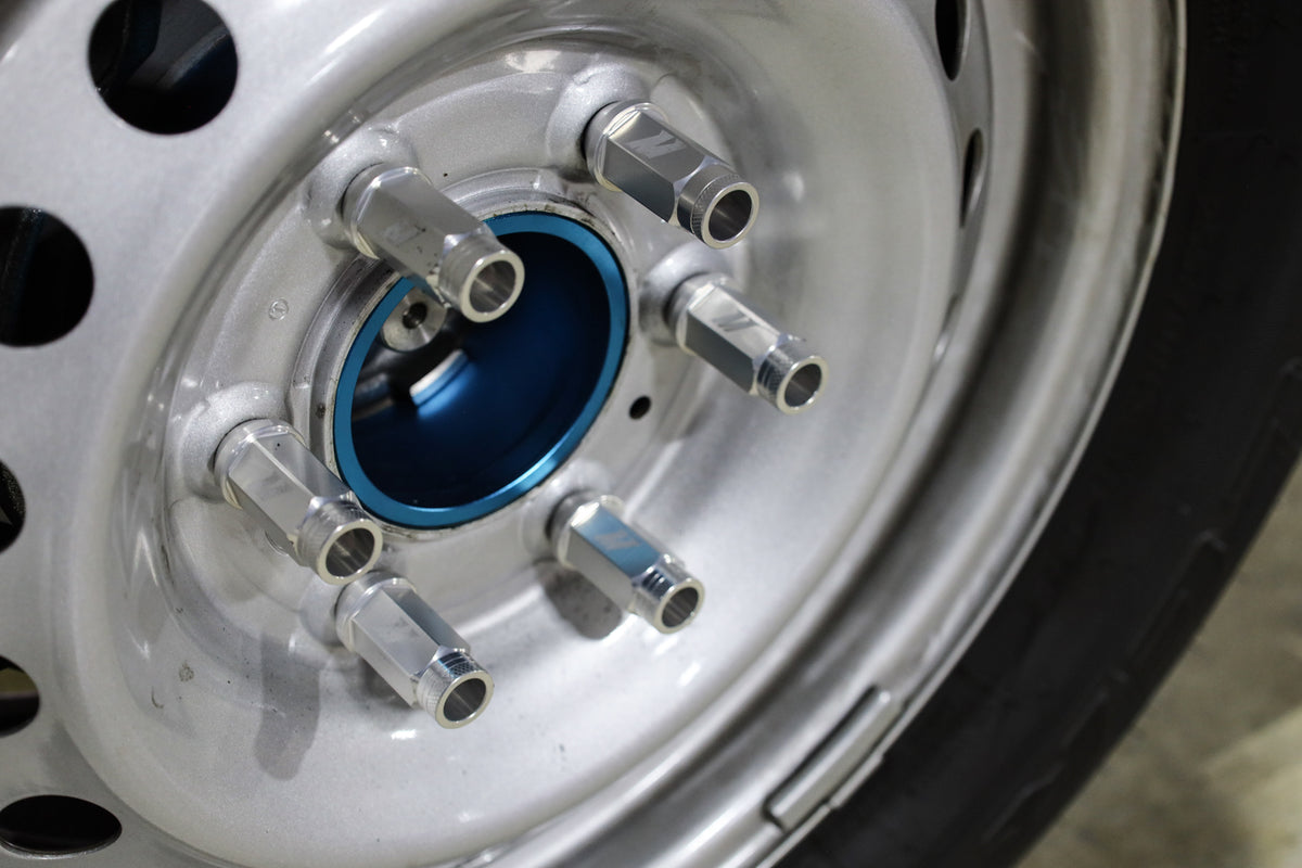 Mishimoto Aluminum Locking Lug Nuts M12x1.5 27pc Set Silver - MMLG-15-27LSL for 2021-2025 Ford Bronco - detail view