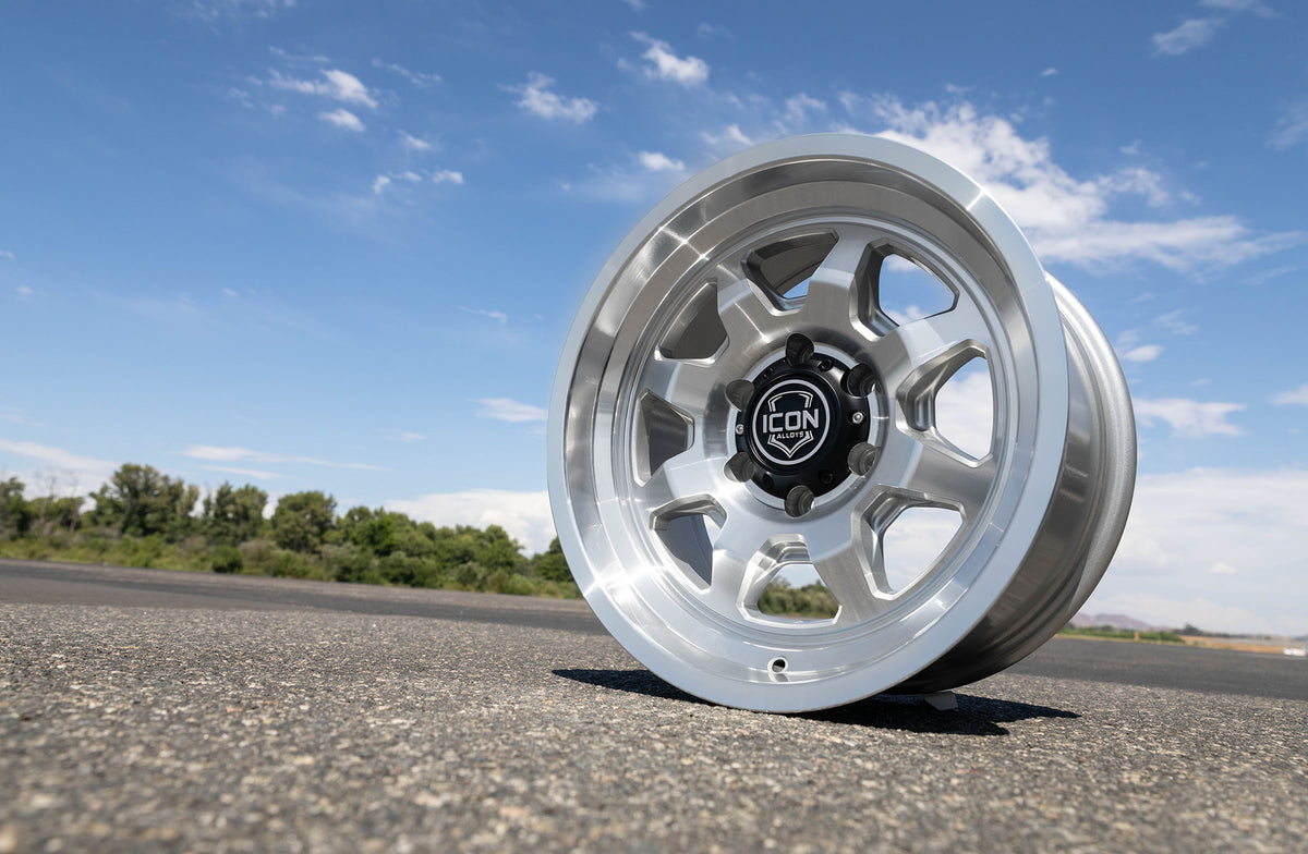 ICON Nuevo 17 X 8.5 5 X 4.5 0mm Offset 4.75in BS Silver Machined - 8117856547SM