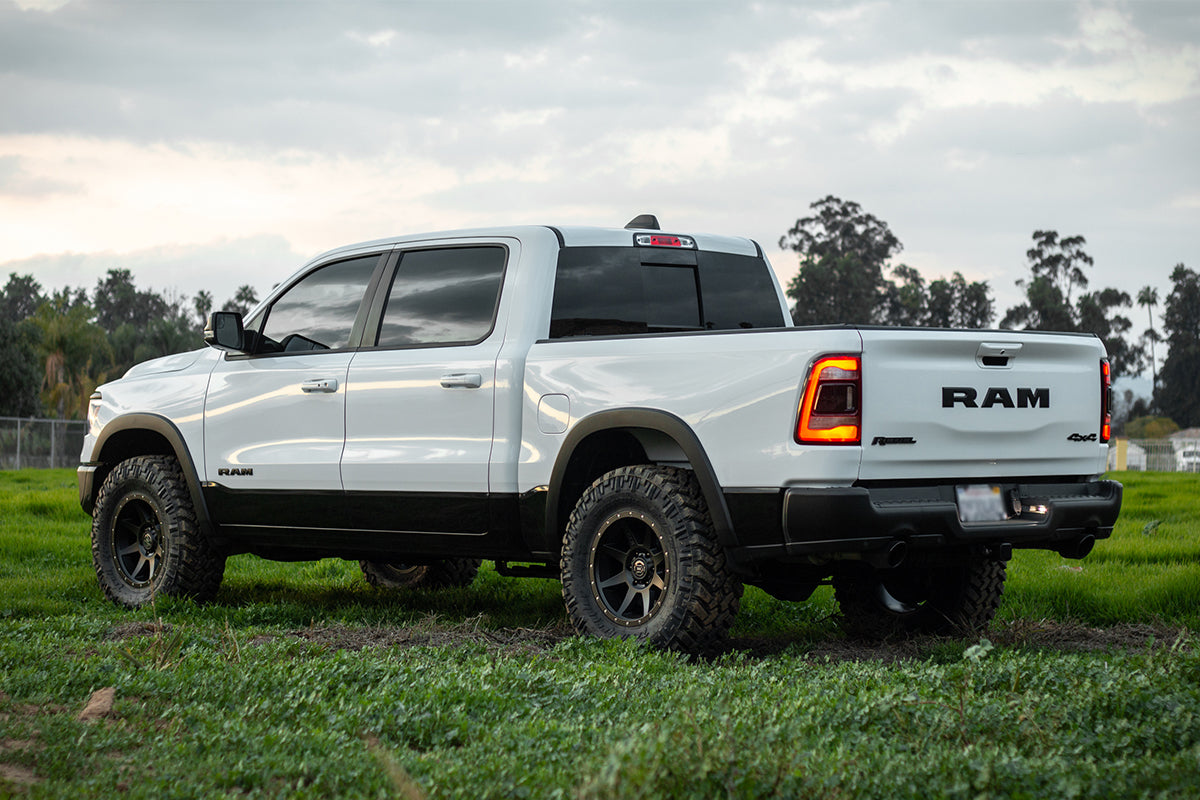 ICON 2019+ Ram 1500 2/4WD .75-2.5in Stage 5 Suspension System w/Tubular Uca - K213105T