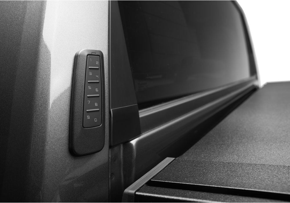 Retrax 18-21 Toyota Tundra CrewMax 5.5ft. Bed (w/Deck Rail Sys) Retrax EQ - EQ0841
