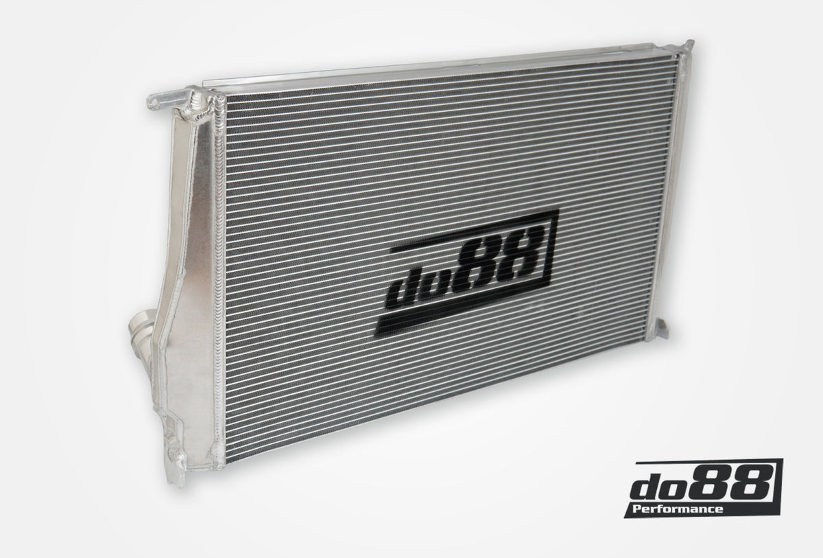 do88 - BMW 135i 335i 35i N54 N55 Automatic 2007-2013 (E9X E82 E89) Radiator - WC-370