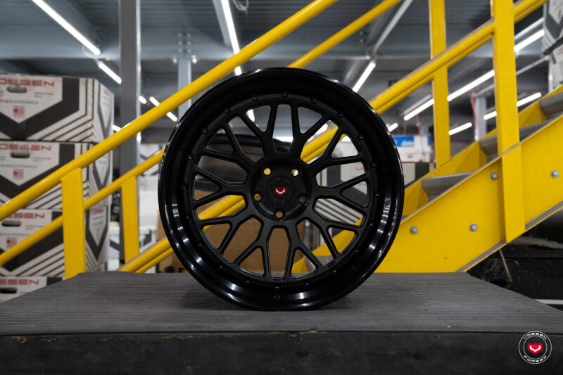 Vossen Forged GEN-01 - 3pc - 22x11 - ET18 - 5x132 - 66.56 - Satin Blk Ctr / Gloss Blk Outer - GEN-01-3P-2M5001