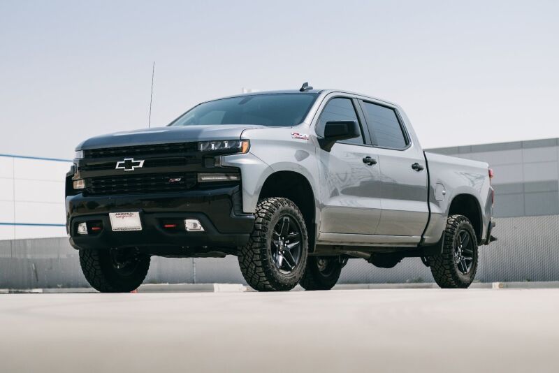 Cognito 19-24 Chevy Silv/Sierra 1500 4WD 1in Perf Ball Joint Leveling Kit w/ Fox PS Coilover 2.0 IFP - 210-P0885