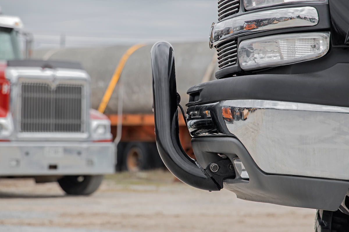 Black Bull Bar | Chevy/GMC Sierra 1500/Silverado 1500/Tahoe/Yukon (99-06 &amp; Classic)