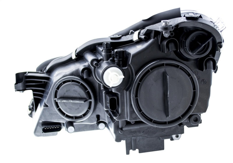 Hella 2006-2011 Mercedes-Benz CLS500 Halogen Headlight Assembly - 008821061