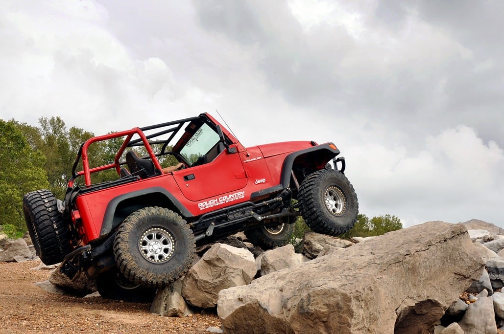 Rough Country - 4 Inch Lift Kit - Long Arm - Jeep Wrangler TJ 4WD (1997-2006) - 66330 for 1997-2006 Jeep Wrangler - angle vie